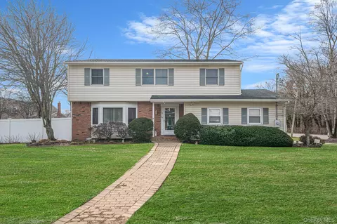 12 Hughes Ln, North Babylon, NY 11703