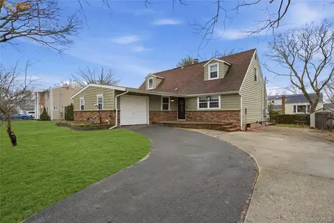 15 Newport Ave, Selden, NY 11784