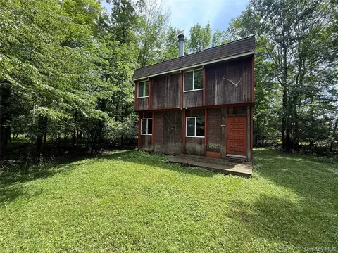 9 Lake Dr, Rockland, NY 12768