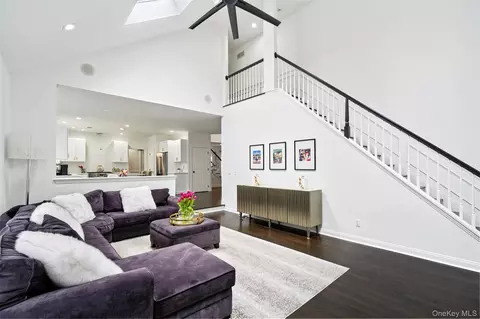 Entry Way - 31 Split Rock Rd, Pound Ridge, NY 10576 photo 4 of 6