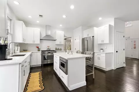 Kitchen - 31 Split Rock Rd, Pound Ridge, NY 10576 photo 1 of 3