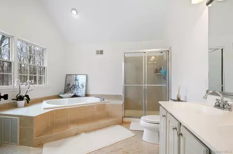 Bath - 31 Split Rock Rd, Pound Ridge, NY 10576 photo 2 of 3