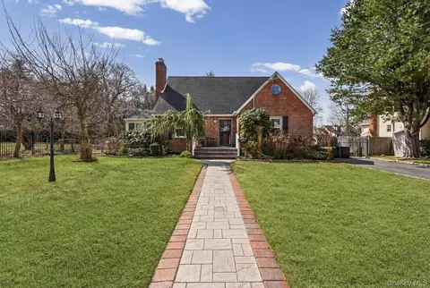 544 Birch St, West Hempstead, NY 11552