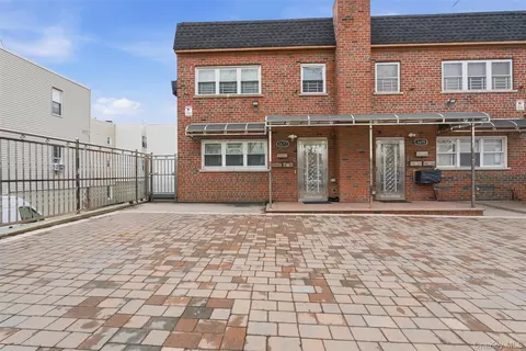 1677 Unionport Rd, New York, NY 10462