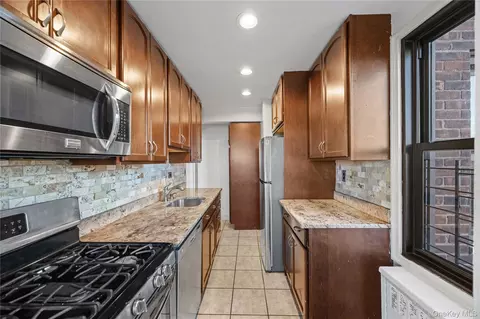Kitchen - 2835 Webb Ave #9E, New York, NY 10468 photo 1 of 4