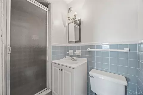 Bath - 2835 Webb Ave #9E, New York, NY 10468 photo 3 of 4