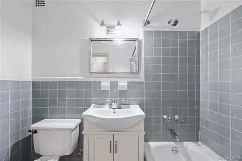 Bath - 2835 Webb Ave #9E, New York, NY 10468 photo 2 of 4