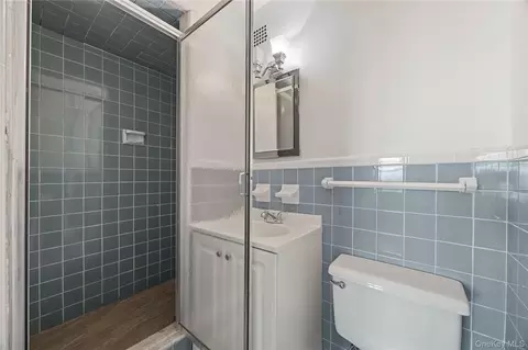 Bath - 2835 Webb Ave #9E, New York, NY 10468 photo 4 of 4