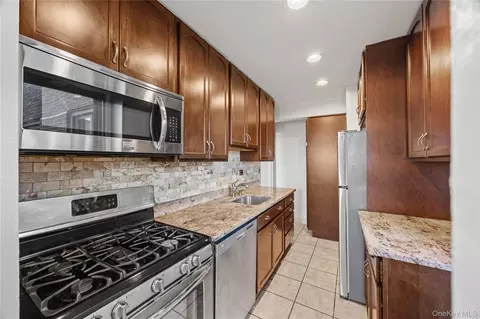 Kitchen - 2835 Webb Ave #9E, New York, NY 10468 photo 2 of 4