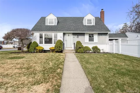 832 Stratford Dr, East Meadow, NY 11554