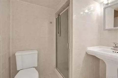 Bath - 136-76 71st Rd, Flushing, NY 11367 photo 3 of 3