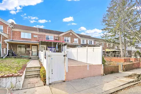 Exterior - 136-76 71st Rd, Flushing, NY 11367 photo 2 of 8