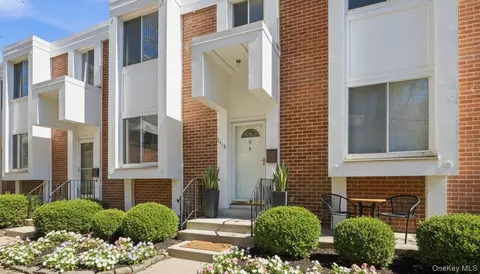 1418 Fox Glen Dr, Greenburgh, NY 10530