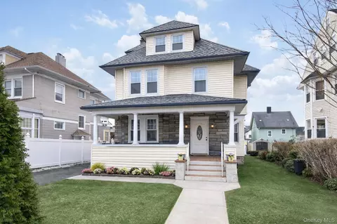 16 Badeau Pl, New Rochelle, NY 10801