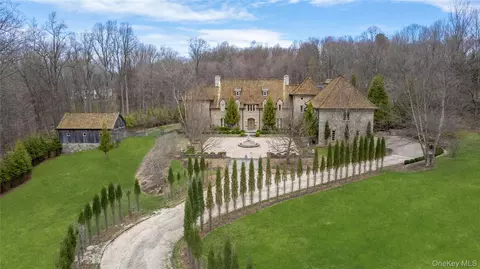 72 Guard Hill Rd, Mount Kisco, NY 10549