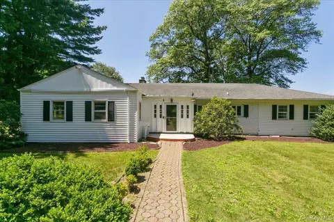 1 Beaufort St, Greenburgh, NY 10607