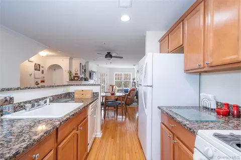 Entry Way - 115 Viewpoint Ter, Peekskill, NY 10566 photo 1 of 3
