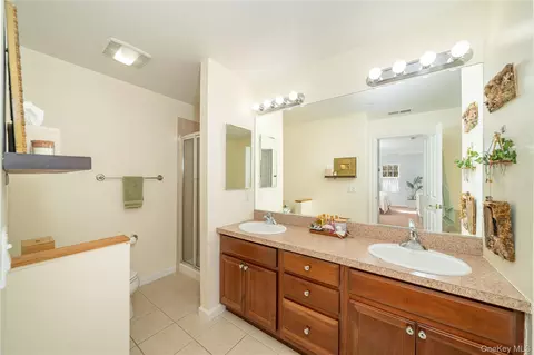 Bath - 115 Viewpoint Ter, Peekskill, NY 10566 photo 2 of 4