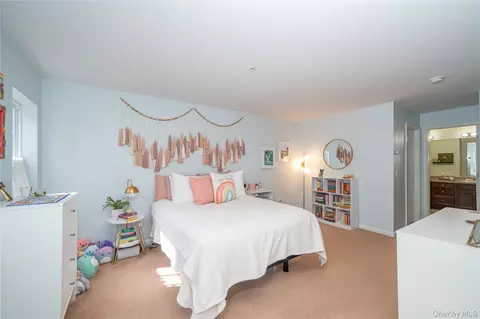 Bedroom - 115 Viewpoint Ter, Peekskill, NY 10566 photo 2 of 4