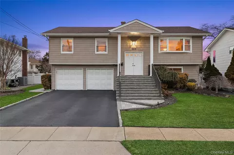 2509 Riviera Ln, Bellmore, NY 11710
