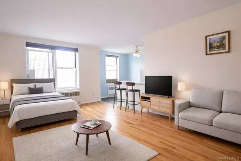 6815 Selfridge St #6D, Forest Hills, NY 11375