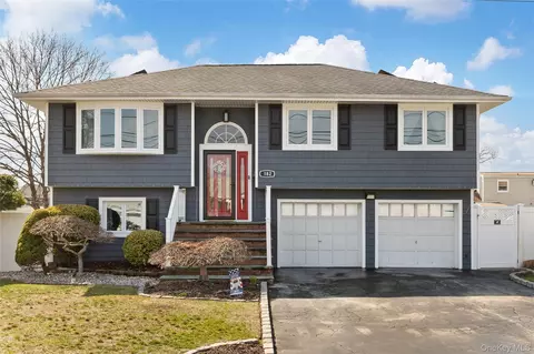 182 Montgomery Ave, West Babylon, NY 11704