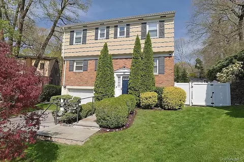 17 N Brook Rd, Larchmont, NY 10538