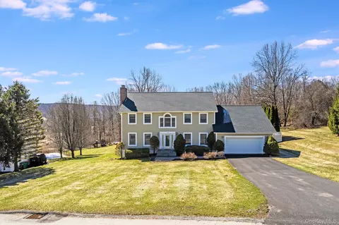 104 Stowe Dr, Beekman, NY 12570