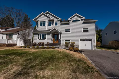 35 Circle Dr, Syosset, NY 11791