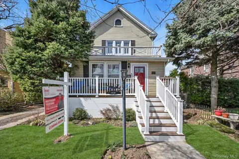 33-40 170th St, Flushing, NY 11358