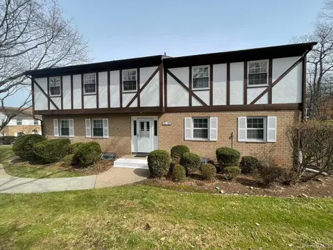 220 Parkside Dr #220, Ramapo, NY 10901