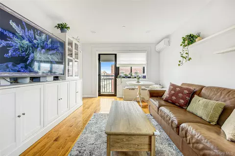 84-05 Queens Blvd #5C, New York, NY 11373
