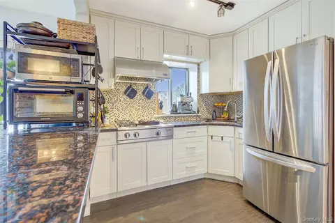 84-05 Queens Blvd #5C, New York, NY 11373