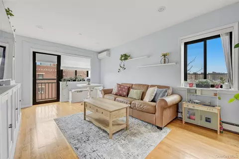 84-05 Queens Blvd #5C, New York, NY 11373
