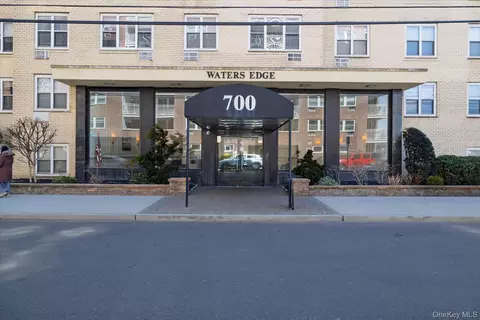 700 Shore Rd #7X, Long Beach, NY 11561