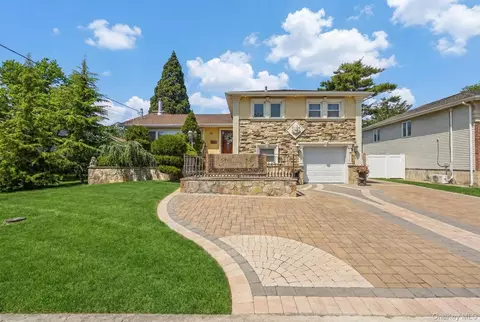 16 Tudor Rd, Hicksville, NY 11801