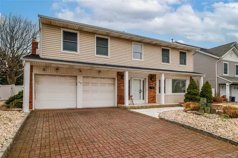 29 Donna Ln, Lido Beach, NY 11561