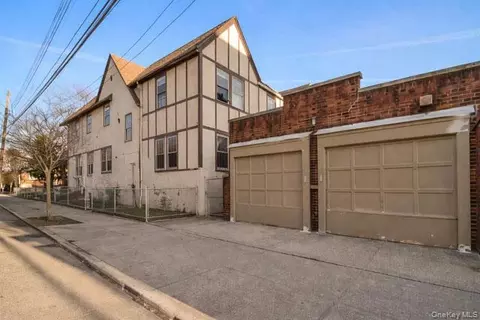 88-02 88th St, New York, NY 11421