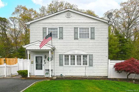 171 Pauline St, Holbrook, NY 11741