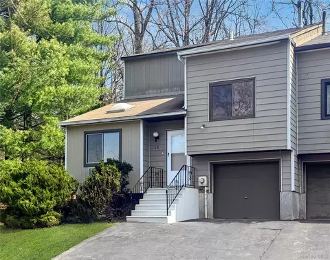 18 Spruce Ct, Fishkill, NY 12524