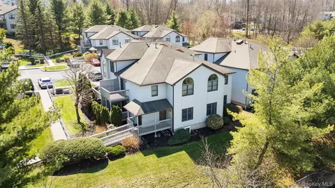 82 Mcbee Ct, Monroe, NY 10950