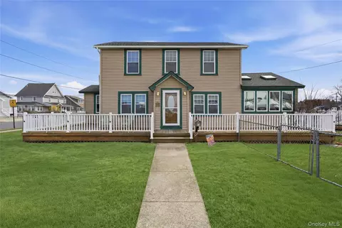 264 S Bayview Ave, Amityville, NY 11701