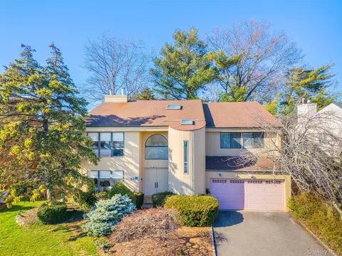 17 Princeton Dr, Syosset, NY 11791