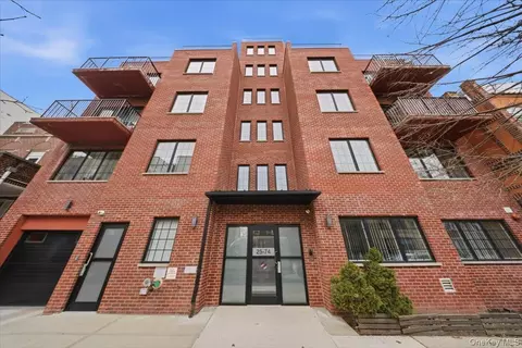 2574 34th St #3A, New York, NY 11103