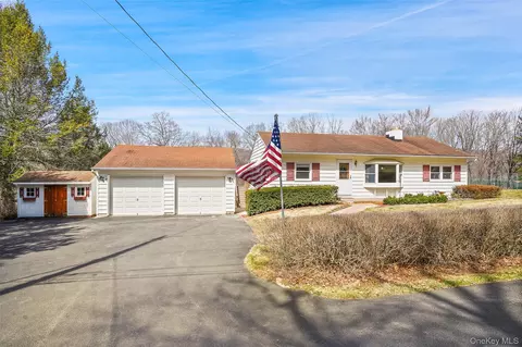 59 Brook St, Mahopac, NY 10541