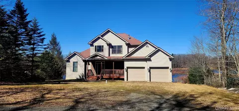 9 Surrey St, Thompson, NY 12775