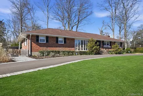 125 Highland Rd, Glen Cove, NY 11542