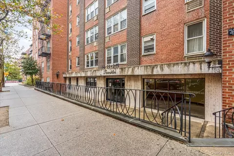14215 Franklin Ave #3A, New York, NY 11355