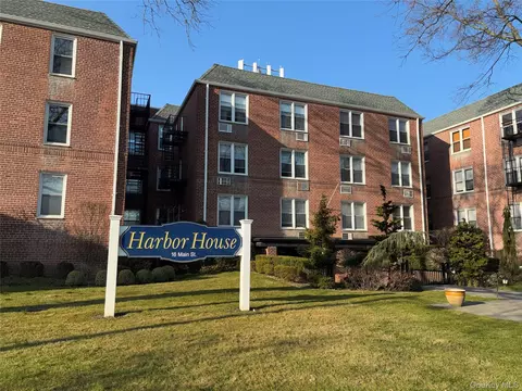 16 Main St #2Y, East Rockaway, NY 11518