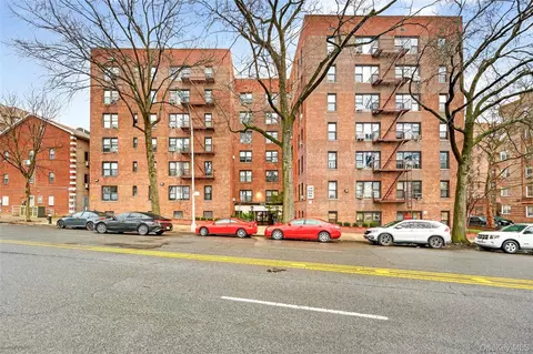 2244 Bronx Park E #5A, New York, NY 10467